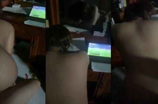 Xem đa bóng mà em cũng không tha