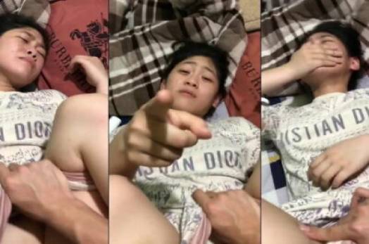 Đang quay phim thì em dọa mà sướng quá nên em lấy tay che miệng