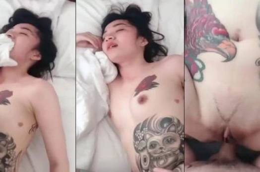 Đang chơi thì chú đút vô đít làm cháu sướng p2